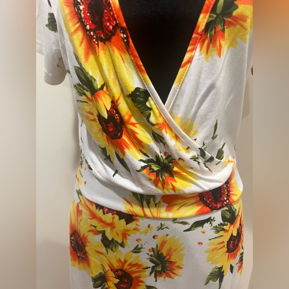 DB Noon Sunflower Floral Faux White Wrap Knee Length Dress NWT M - Picture 5 of 13
